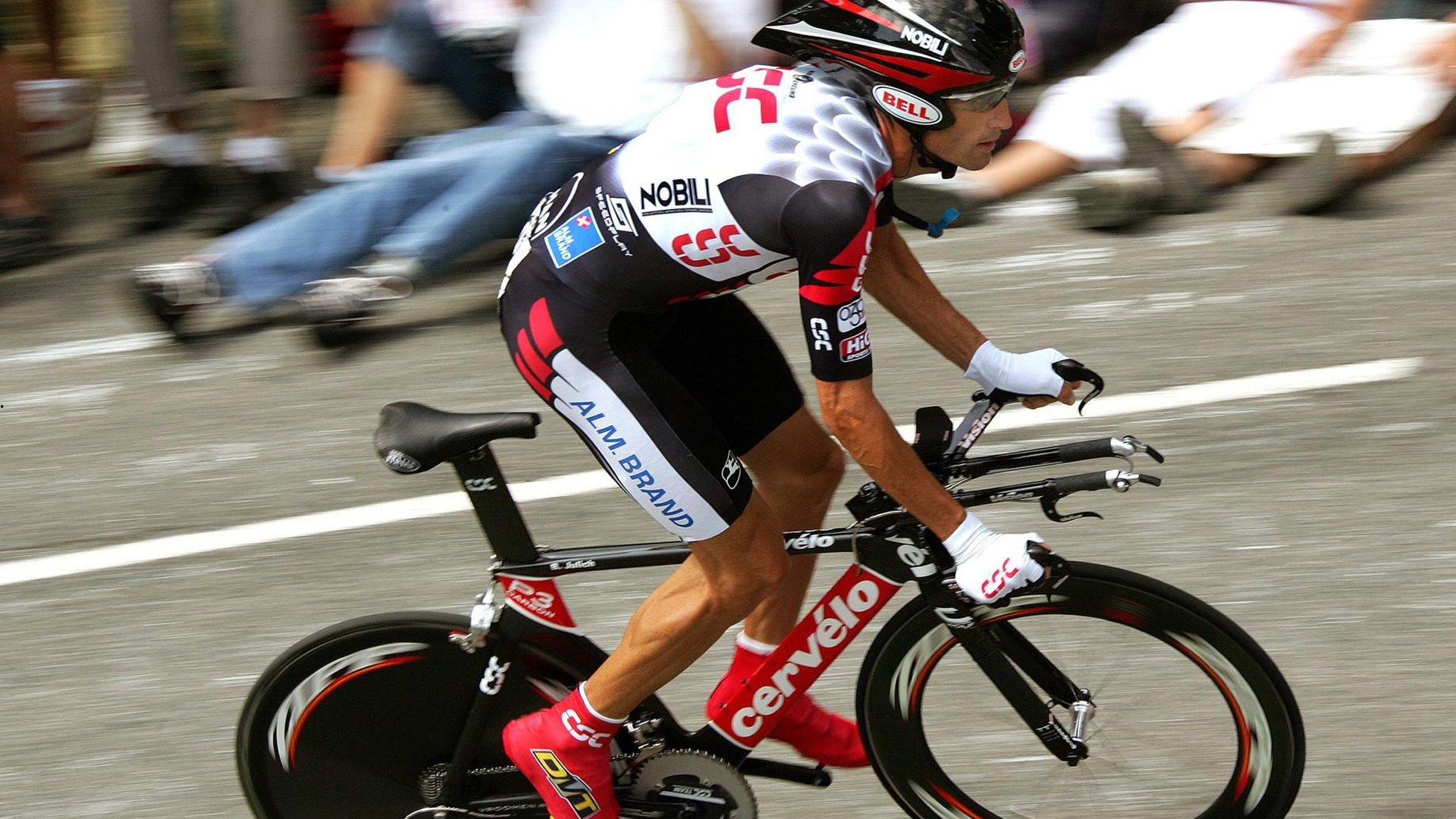 亚洲第一中锋再显神威，全能数据引领球队强势晋级